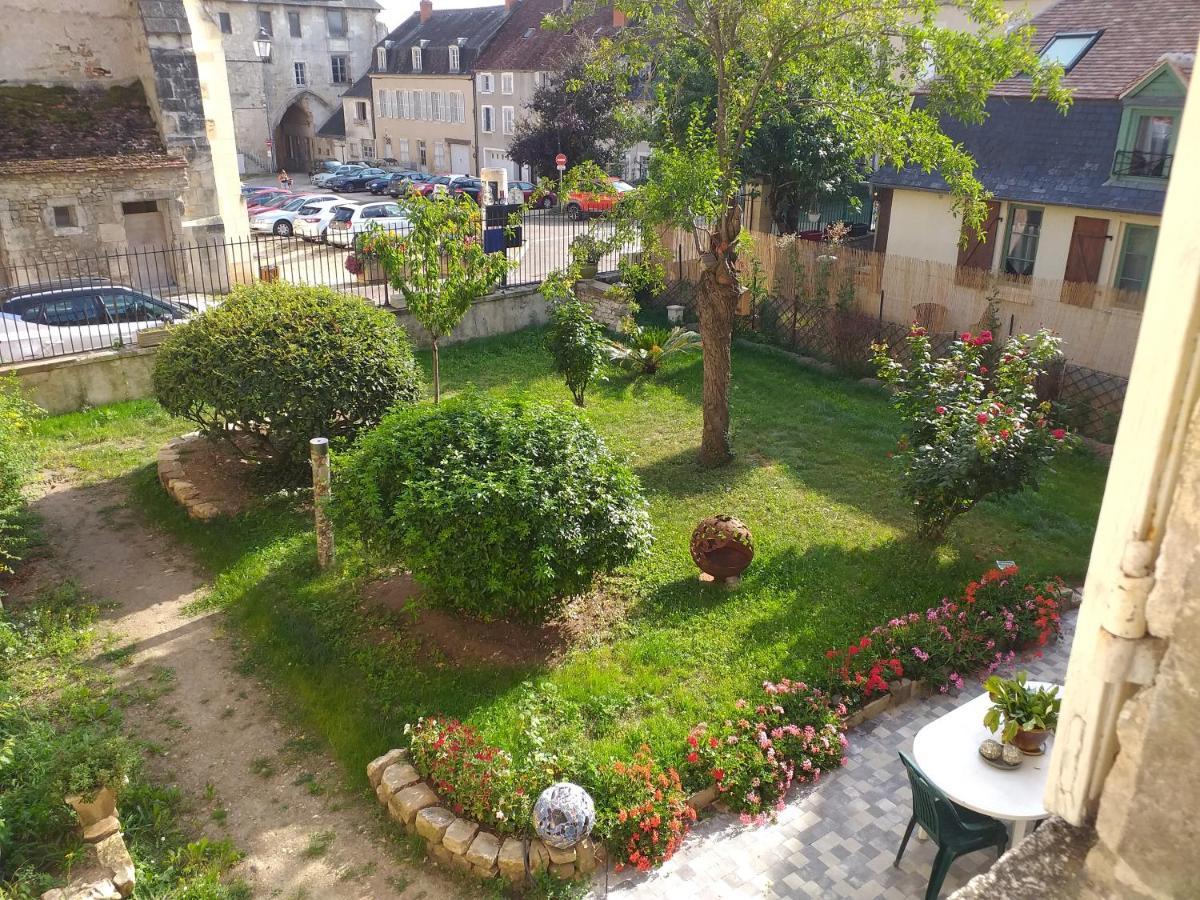 La Cour Du Chateau La Charité-sur-Loire Exteriör bild