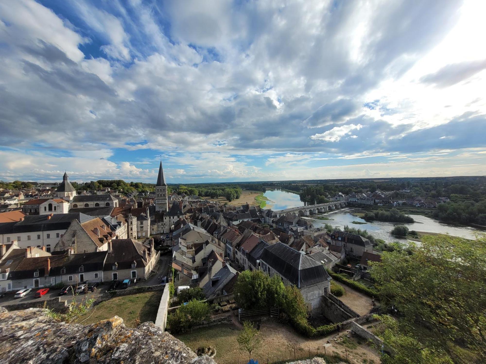 La Cour Du Chateau La Charité-sur-Loire Exteriör bild
