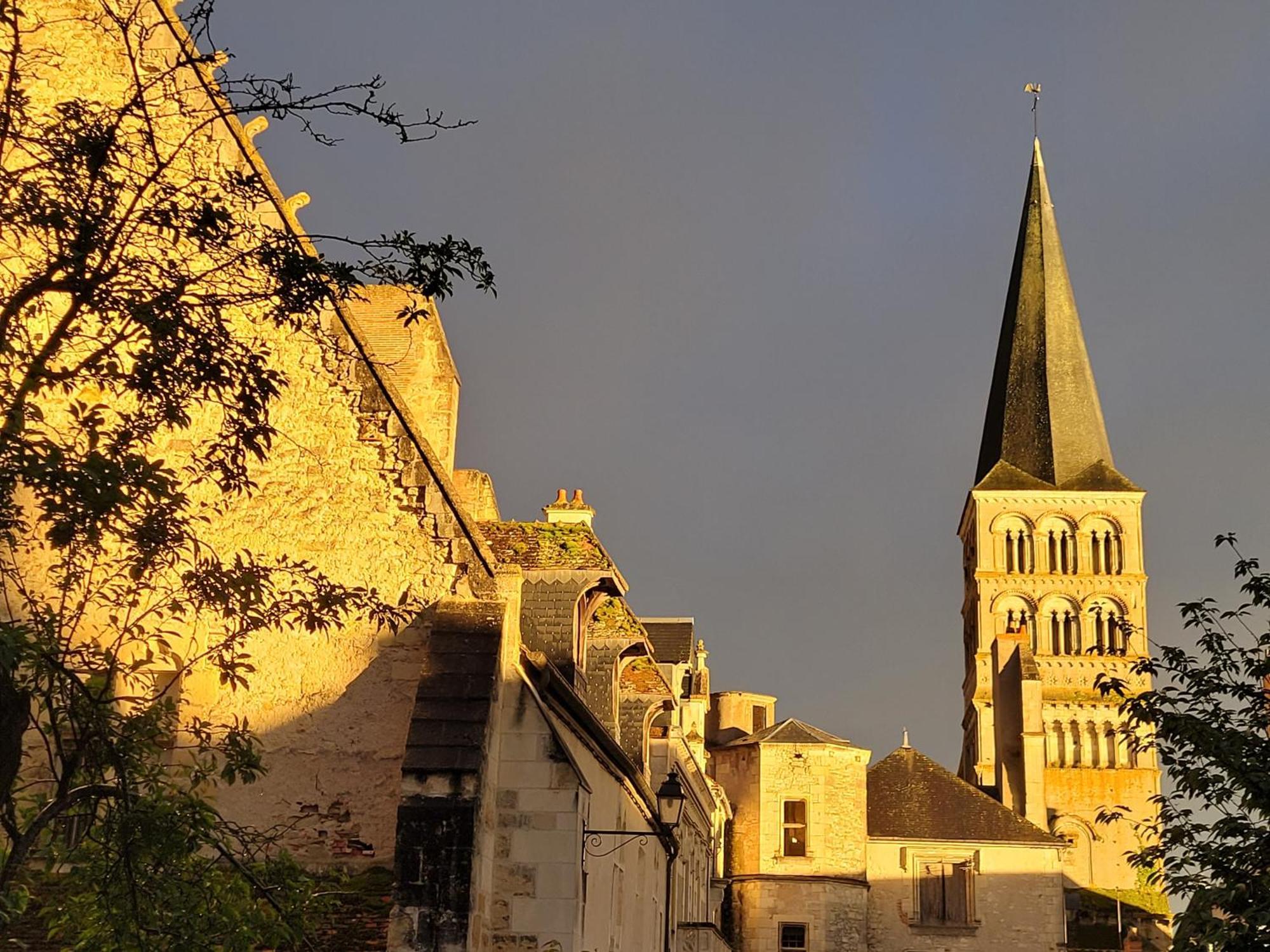 La Cour Du Chateau La Charité-sur-Loire Exteriör bild