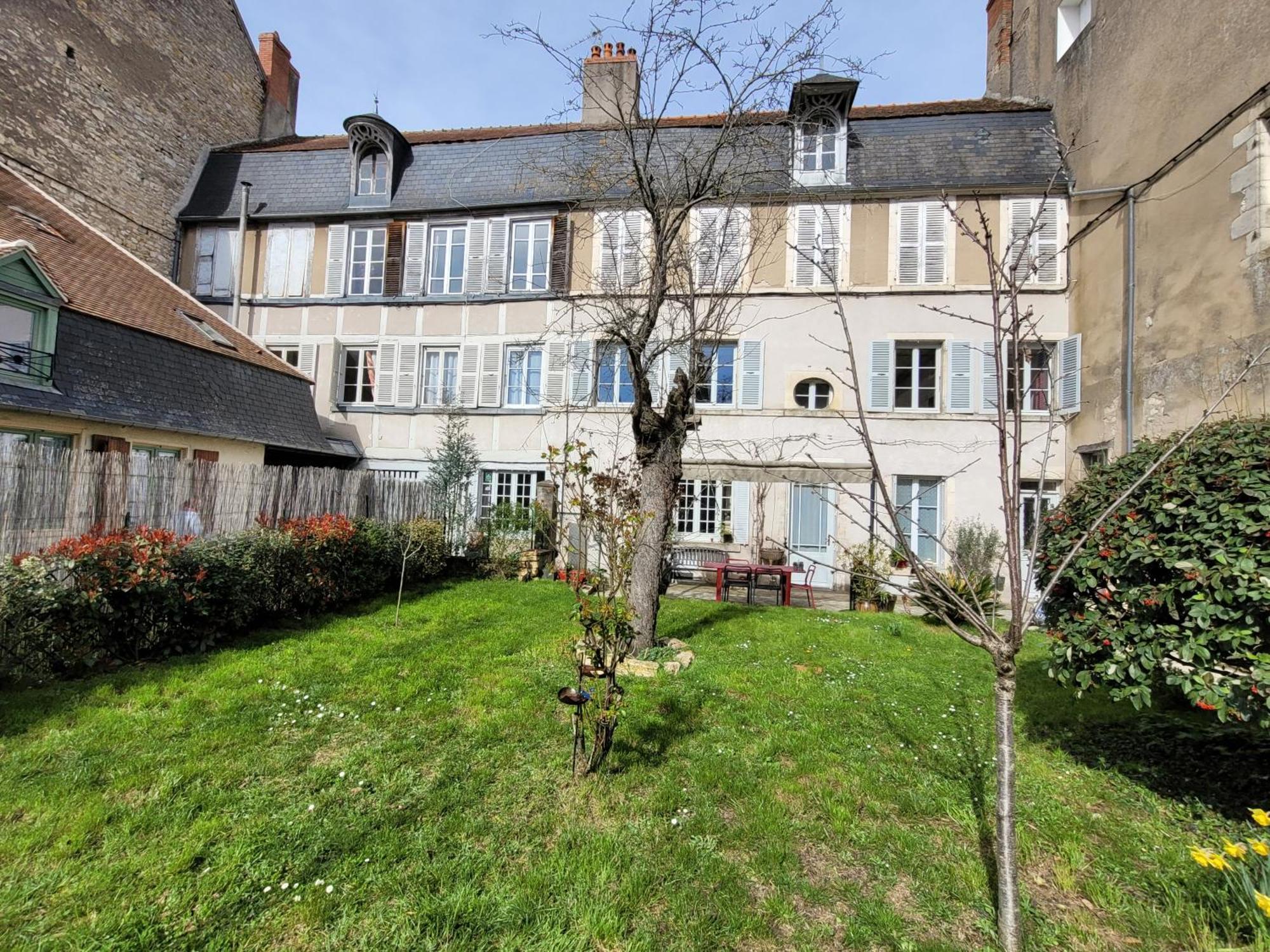 La Cour Du Chateau La Charité-sur-Loire Exteriör bild