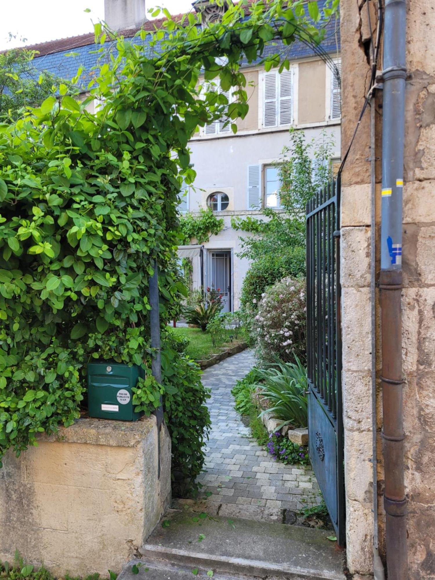 La Cour Du Chateau La Charité-sur-Loire Exteriör bild